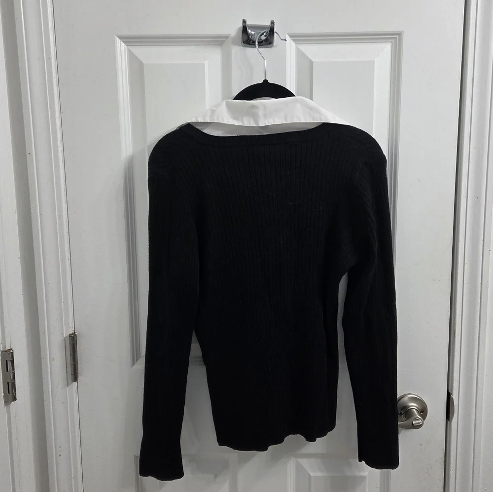 Carolyn Taylor Black Sweater with White Collar - Picture 2 of 9